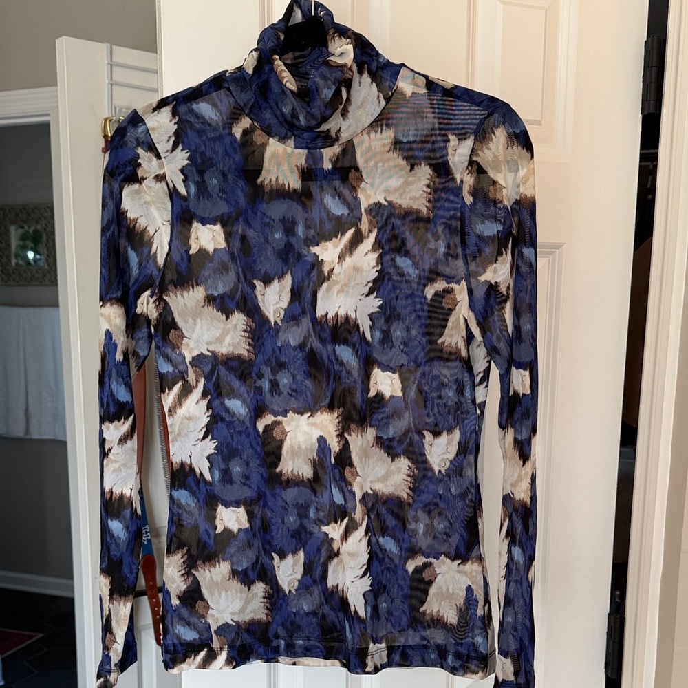 White House Black Market Blue and White Floral Long Sleeve Top